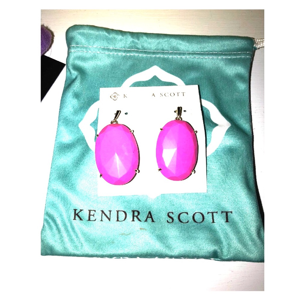 Kendra Scott pink